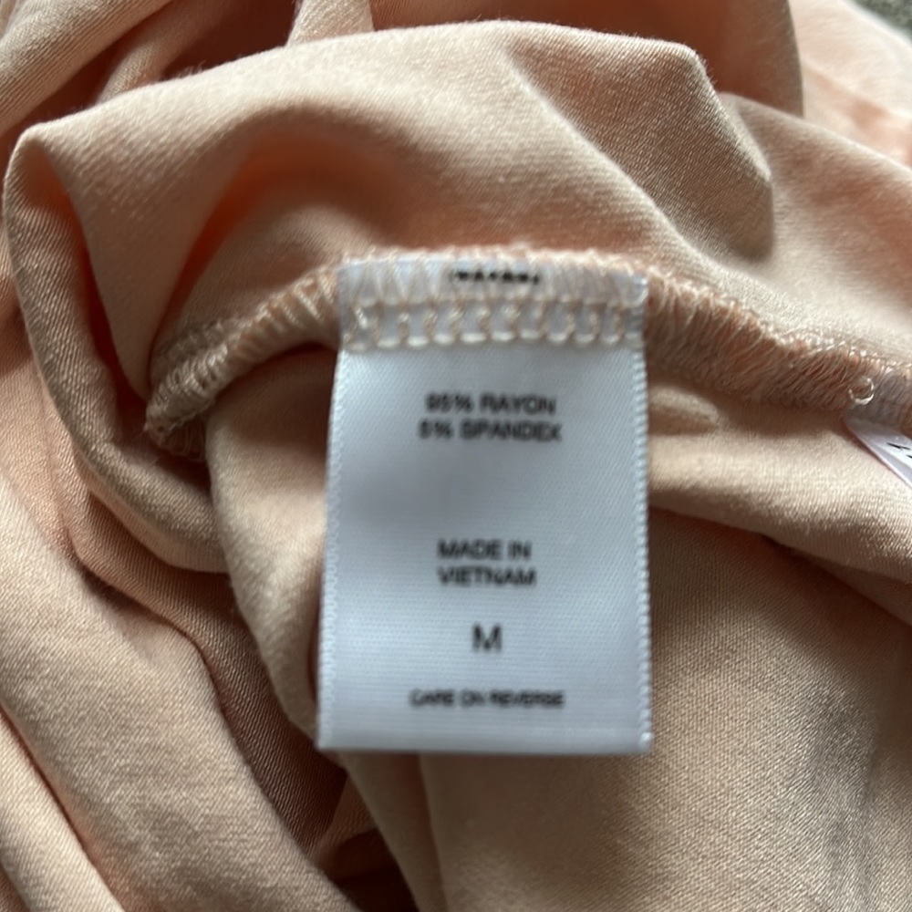Cold shoulder top size medium - Picture 10 of 10